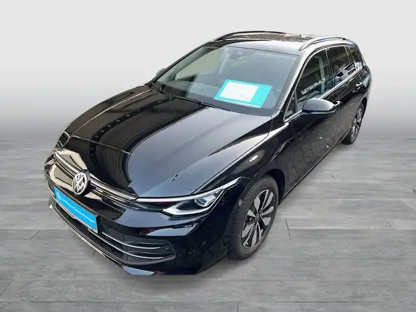 Das Bild zeigt einen schwarzen VW Golf Variant aus der Seitenansicht, mit einem Händelrerlogo im Bild und markanten Texteinblendungen.