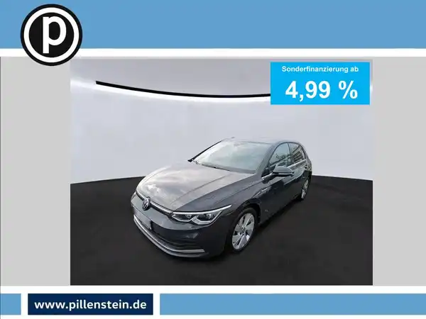 Das Bild zeigt einen grauen VW Golf von der Seite, es enthält ein Händlerlogo und markante Texteinblendungen zur Sonderfinanzierung.