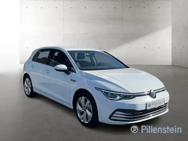 Das Bild zeigt einen weißen VW Golf aus der Seitenansicht. Das Händlermarke 'Pillenstein' ist eingeblendet.