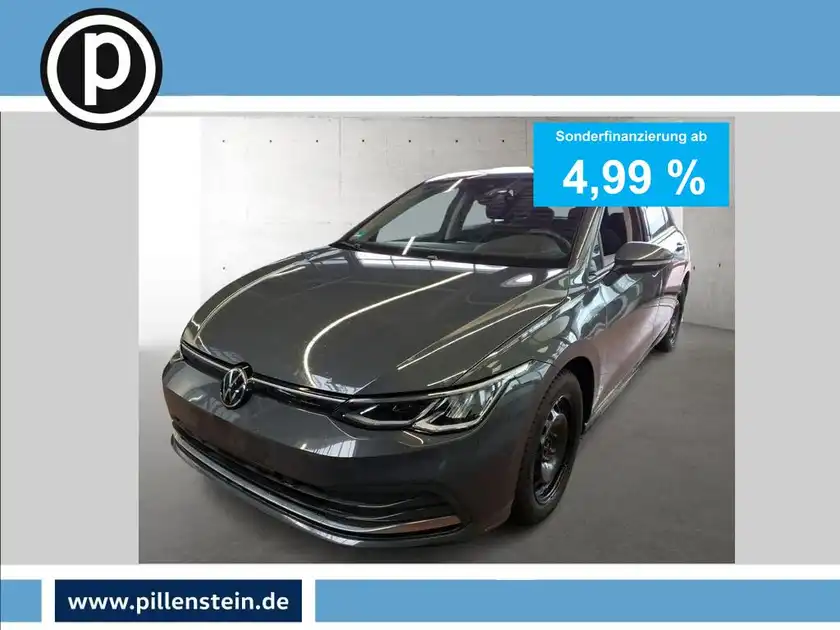 Das Bild zeigt einen grauen Volkswagen Golf von vorne, es handelt sich um eine Anzeige oder Banner und enthält markante Texteinblendungen zur Sonderfinanzierung.