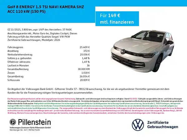 Das Bild zeigt einen weißen VW Golf 8, aufgenommen von vorne. Es handelt sich um eine Anzeige mit Finanzierungsdetails und dem Händlerlogo von Pillenstein.