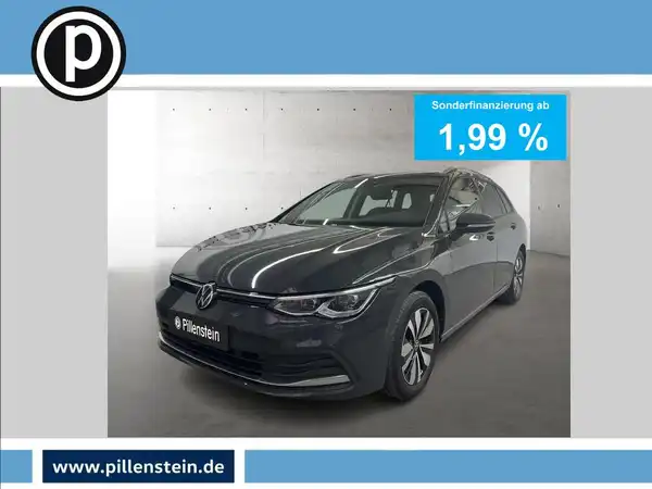 Das Bild zeigt einen grauen VW Golf Variant von vorne. Es handelt sich um eine Anzeige mit dem Händlerlogo und markanten Texteinblendungen zur Sonderfinanzierung.