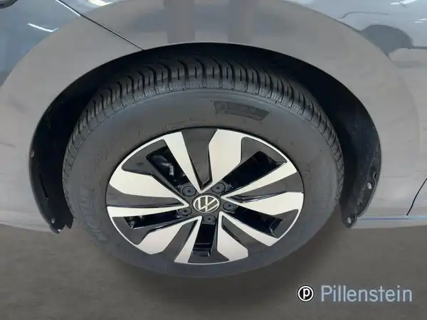 VW GOLF (8/19)