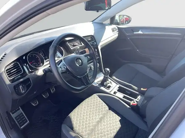 VW GOLF (10/16)