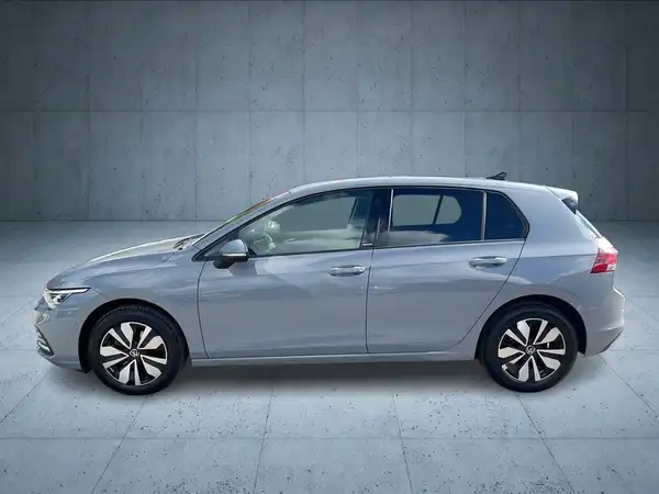 Das Bild zeigt einen grauen VW Golf, aufgenommen von der Seite.