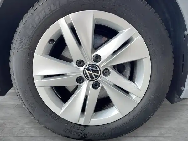 VW GOLF (8/22)
