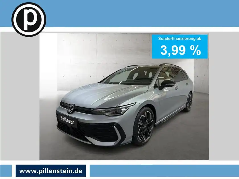 Das Bild zeigt einen silbernen VW GOLF VARIANT von der Seite. Es enthält ein Händlersymbol und markante Texteinblendungen über Sonderfinanzierung.