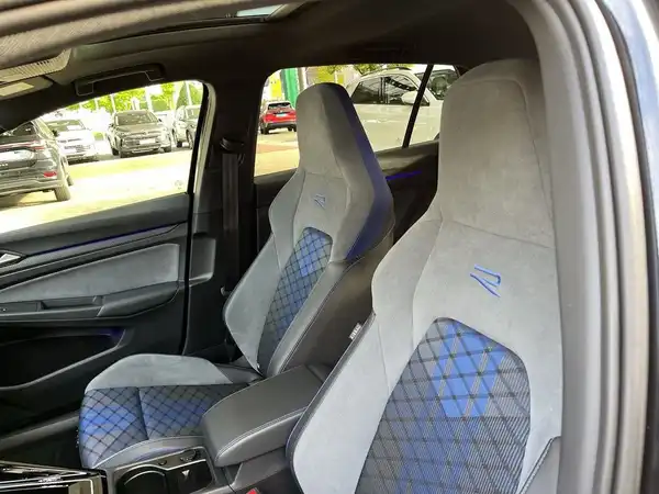 VW GOLF (17/27)