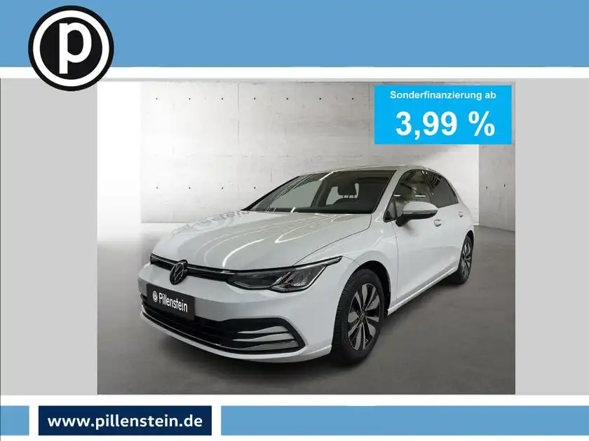 Das Bild zeigt einen weißen VW Golf von vorne. Es handelt sich um eine Anzeige mit der Finanzierung zu 3,99 %. Das Händlerlogo ist sichtbar.