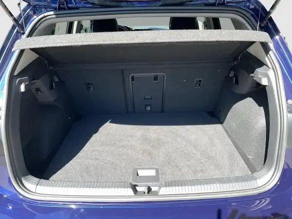 VW GOLF (10/17)