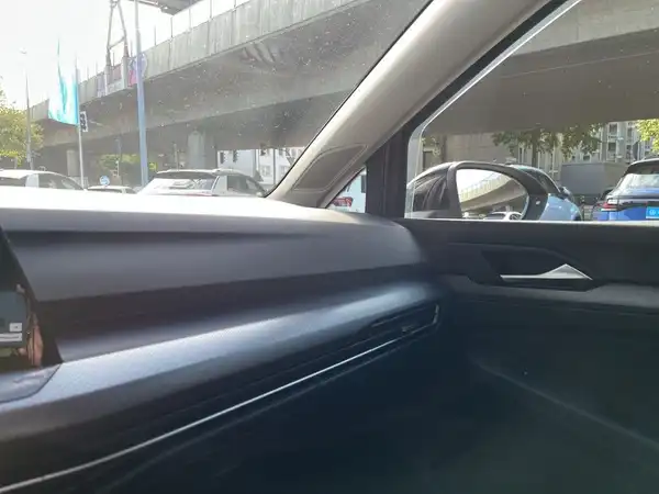 VW GOLF (19/22)