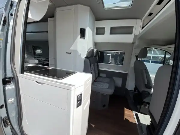 VW GRAND CALIFORNIA 680 (16/19)