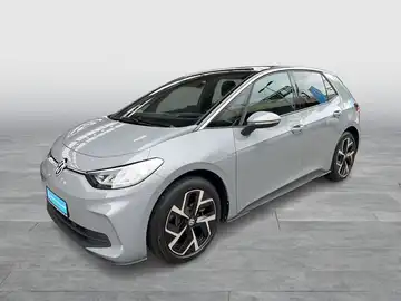 Das Bild zeigt einen VW ID.3 von der Seite in silberner Farbe.