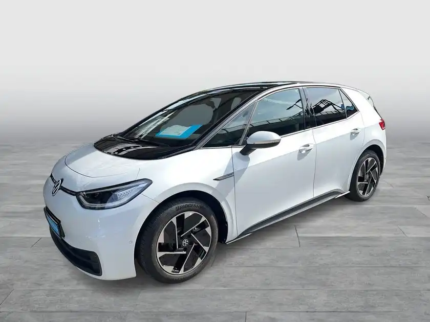 Das Bild zeigt einen weißen VW ID.3 aus der Seitenansicht.