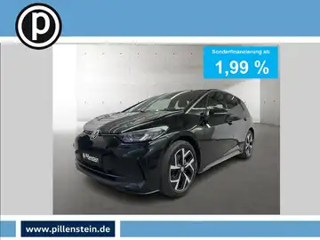 Das Bild zeigt einen VW ID.3 aus der frontalen Perspektive in schwarzer Farbe. Es enthält eine Werbung mit Finanzierungshinweisen und ein Händlerlogo.