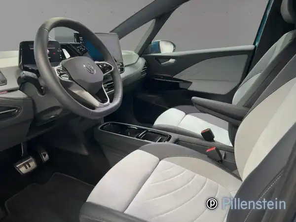 Das Bild zeigt das Rad eines blauen Volkswagen ID.3 aus der Seitenansicht, einschließlich des Händlerlogos.