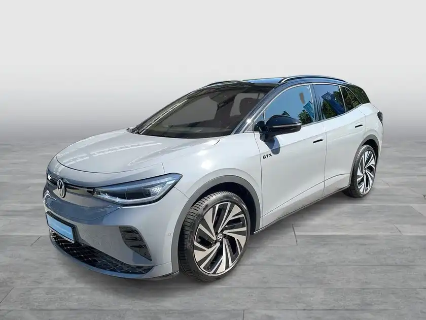 Das Bild zeigt einen VW ID.4 aus der Frontalansicht in weißer Farbe.