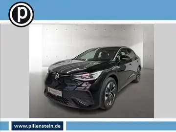 Das Bild zeigt einen schwarzen VW ID.5 PRO von der Seite. Das Händellogo ist eingeblendet und es gibt markante Texteinblendungen.