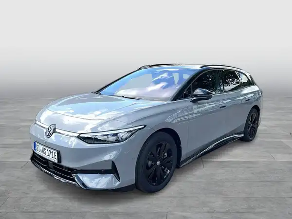 Das Bild zeigt einen grauen VW ID.7 von der Seite.