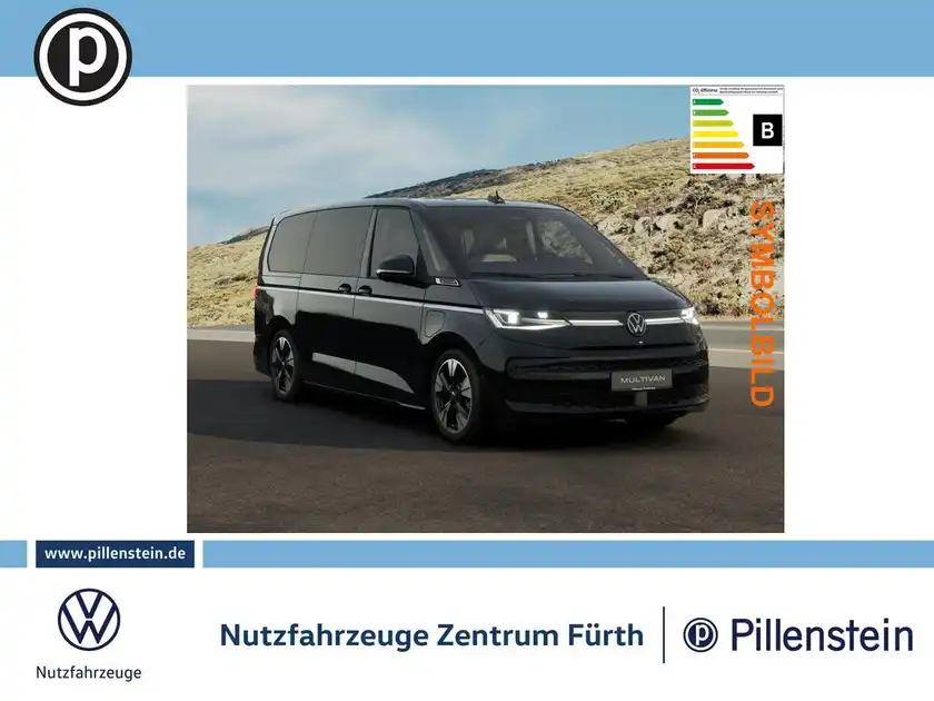 Das Bild zeigt einen schwarzen VW Multivan von der Seite. Im Hintergrund ist eine felsige Landschaft sichtbar. Das Händlerinformationen sind im Bild enthalten.