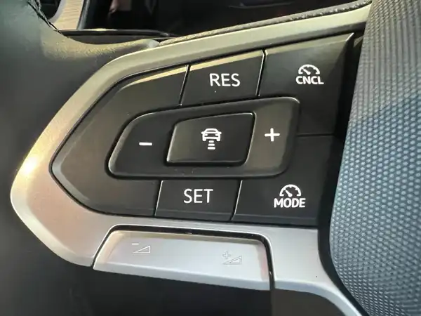 VW MULTIVAN (9/15)