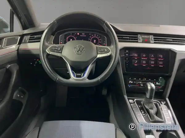 VW PASSAT VARIANT (7/17)