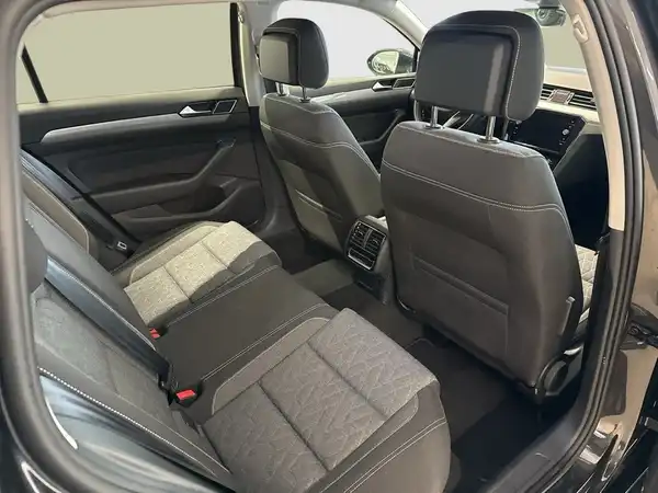 VW PASSAT VARIANT (12/17)