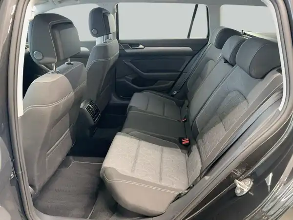 VW PASSAT VARIANT (10/17)
