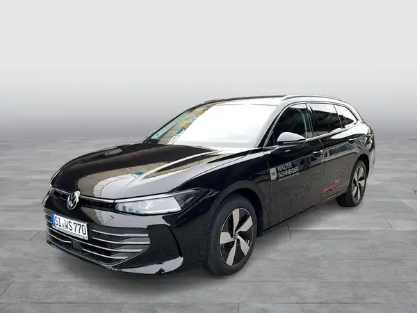 Das Bild zeigt einen schwarzen VW Passat Variant von der Seite, ohne sichtbare Händlerlogos oder markante Texteinblendungen.