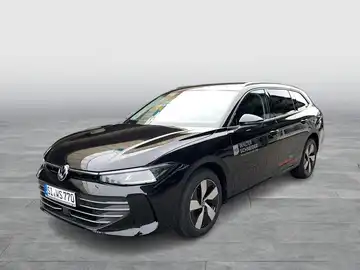 Das Bild zeigt einen schwarzen VW Passat Variant von der Seite, ohne sichtbare Händlerlogos oder markante Texteinblendungen.
