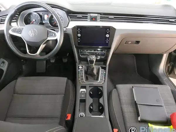VW PASSAT (6/9)