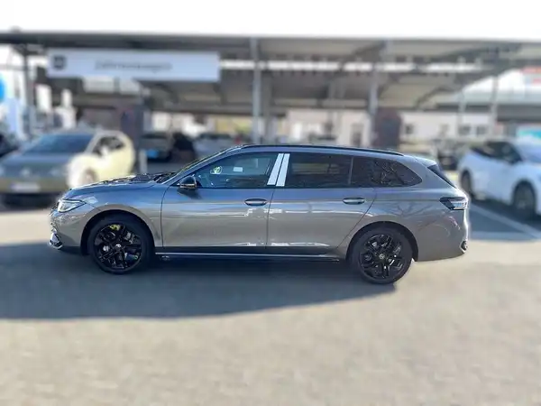 VW PASSAT (2/18)