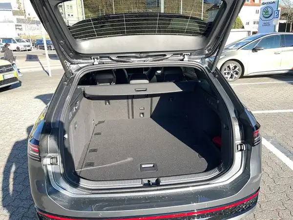 VW PASSAT (13/18)