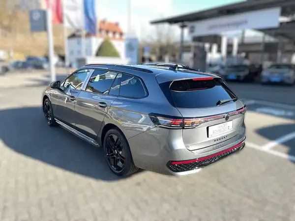 VW PASSAT (3/18)