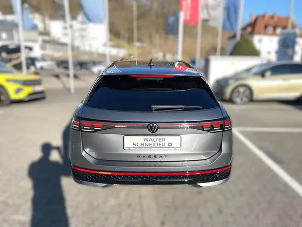 VW PASSAT (4/18)