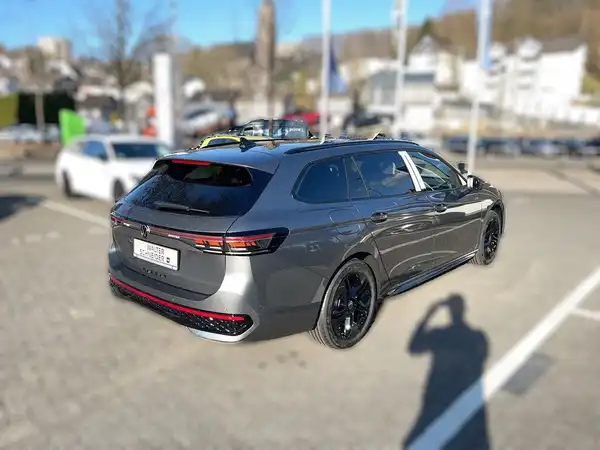 VW PASSAT (5/18)