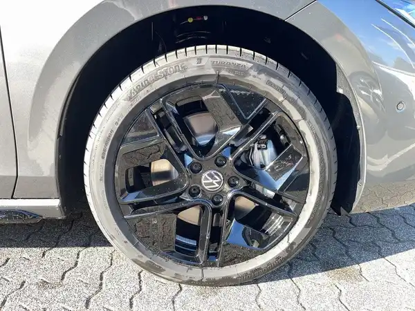 VW PASSAT (7/18)