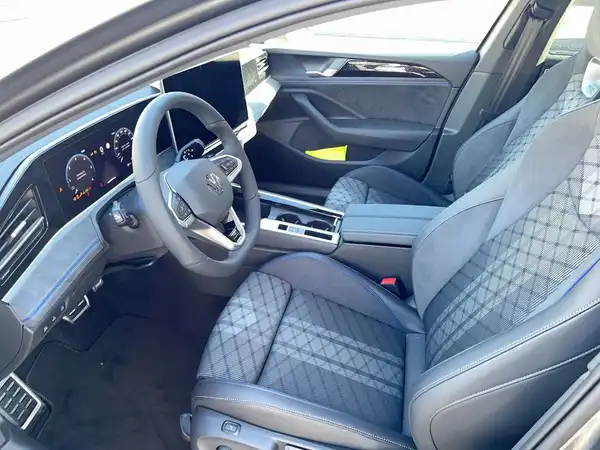 VW PASSAT (9/18)
