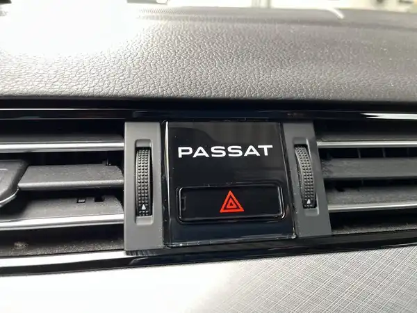 VW PASSAT VARIANT (18/21)
