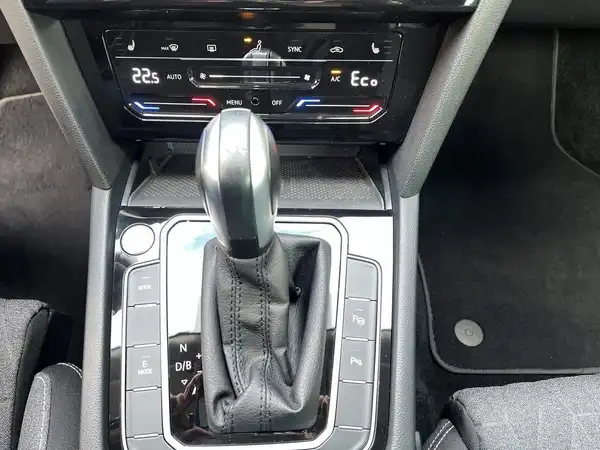 VW PASSAT VARIANT (19/23)