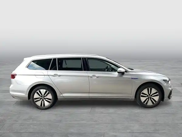 VW PASSAT VARIANT (7/23)