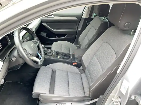 VW PASSAT VARIANT (10/23)