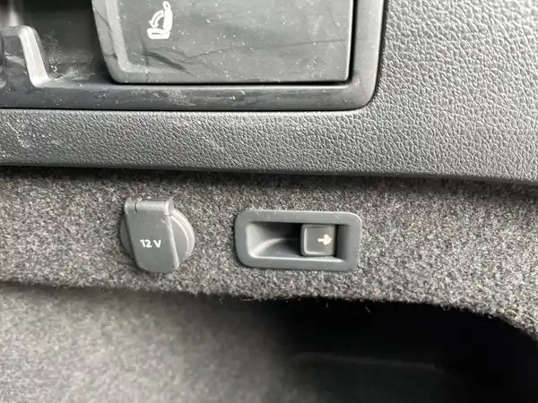 VW PASSAT VARIANT (11/17)
