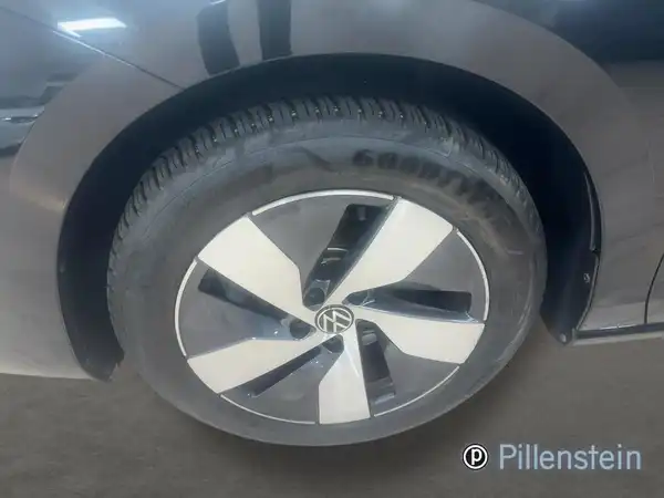 VW PASSAT (8/19)