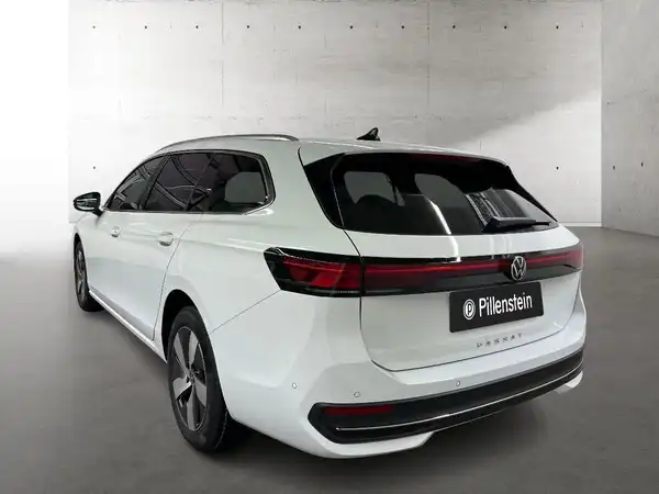 VW PASSAT (2/15)
