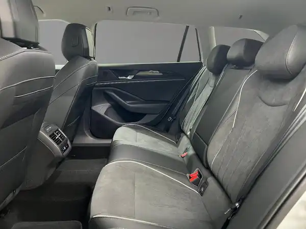 VW PASSAT (12/15)