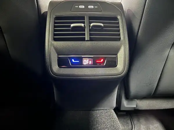 VW PASSAT (13/15)