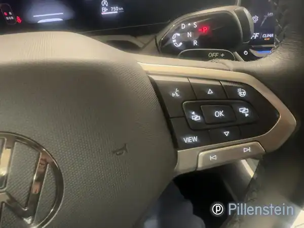 VW PASSAT (16/19)