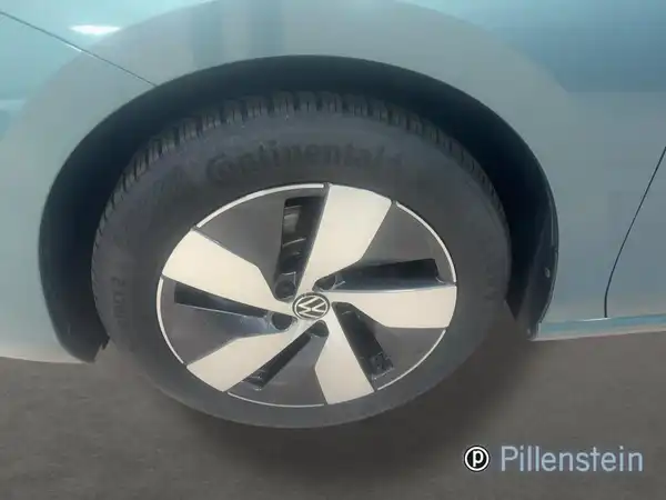 VW PASSAT (8/19)
