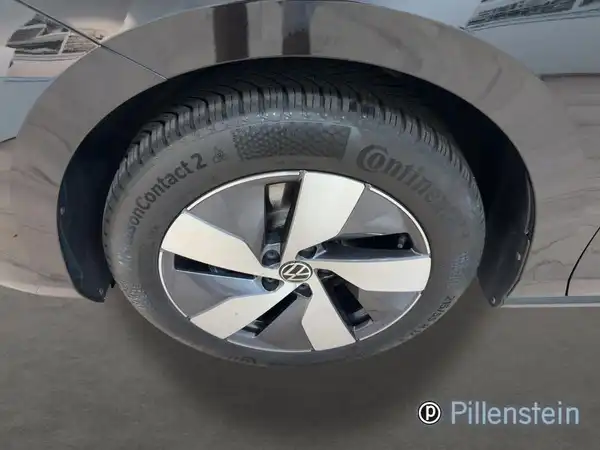 VW PASSAT (8/19)